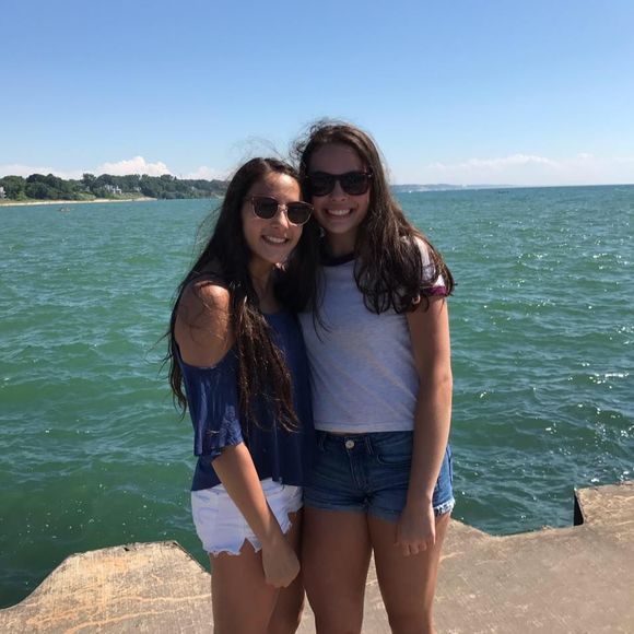 Meet your Posher, Farah - Picture 1 of 1